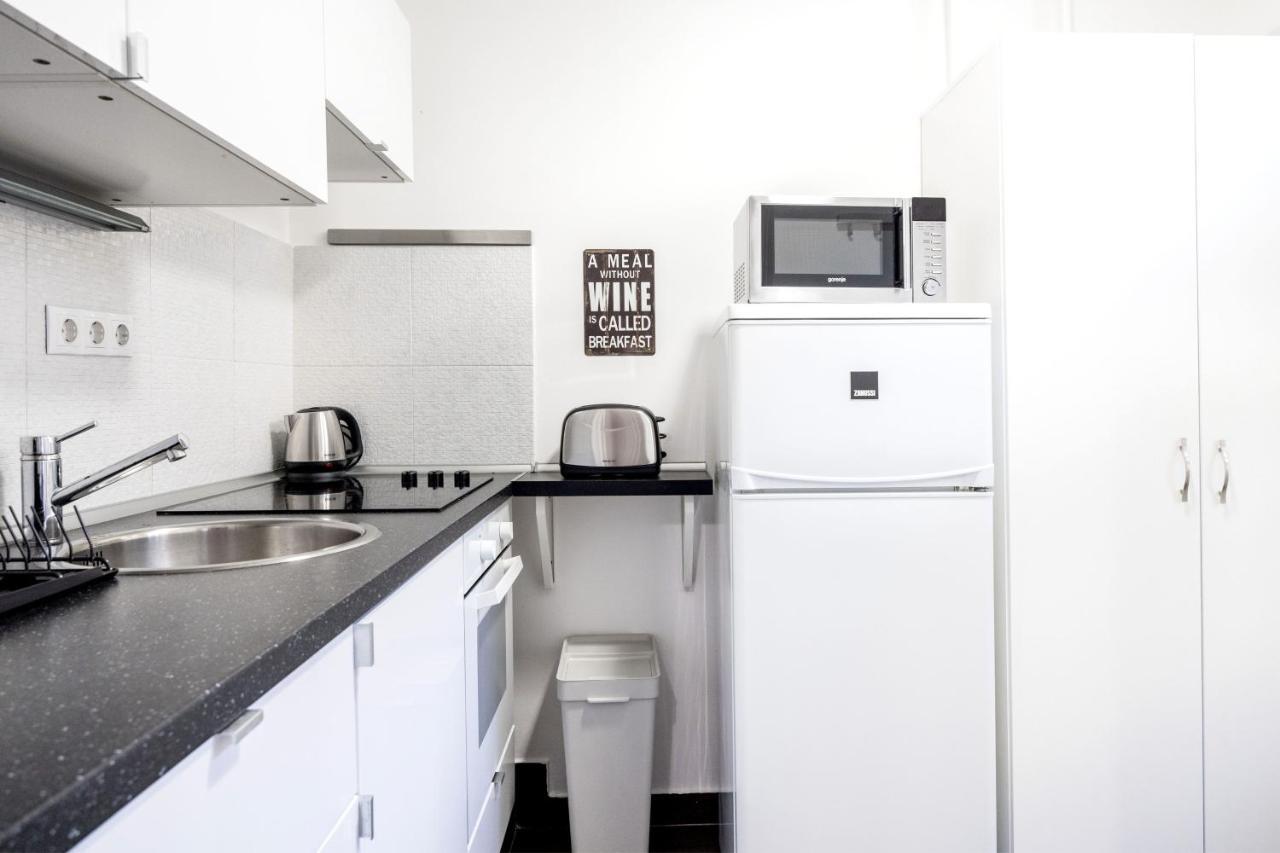 Charming Downtown Hideaway Steps From New York Cafe! Apartment Budapest Bagian luar foto