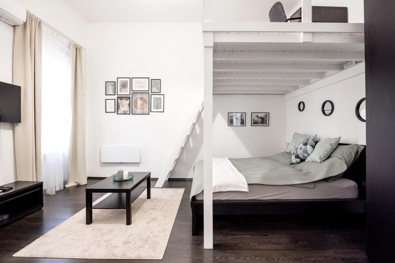 Charming Downtown Hideaway Steps From New York Cafe! Apartment Budapest Bagian luar foto