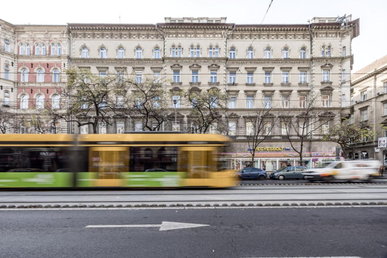 Charming Downtown Hideaway Steps From New York Cafe! Apartment Budapest Bagian luar foto
